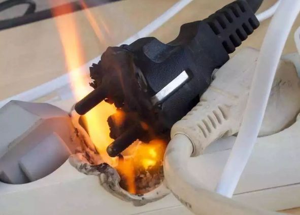 電熱鍋起火原因深度剖析：質(zhì)量問題還是操作失誤？